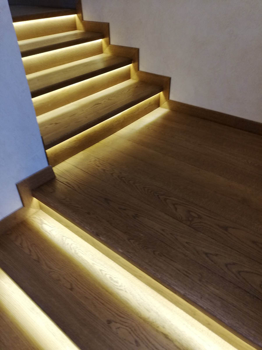 Стълбище с LED осветление