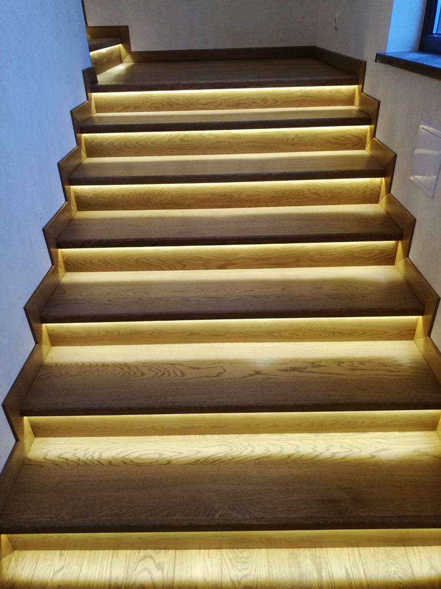 Стълбище с LED осветление