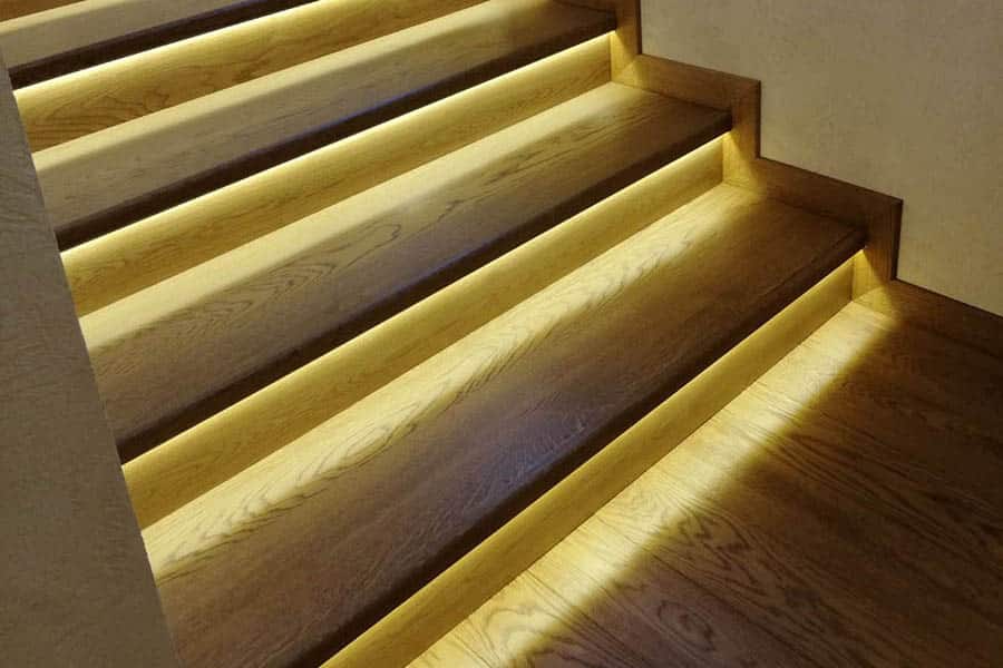 Стълбище с LED осветление