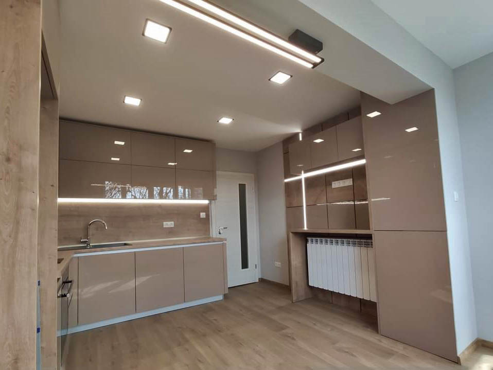 Burgas Quickstep 1855 kuhnya2 Жилище в Бургас с подови настилки от Tarkett
