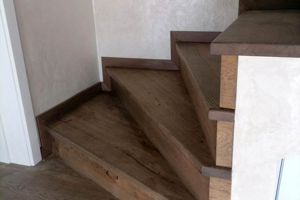 Стъпала от MDF и масив