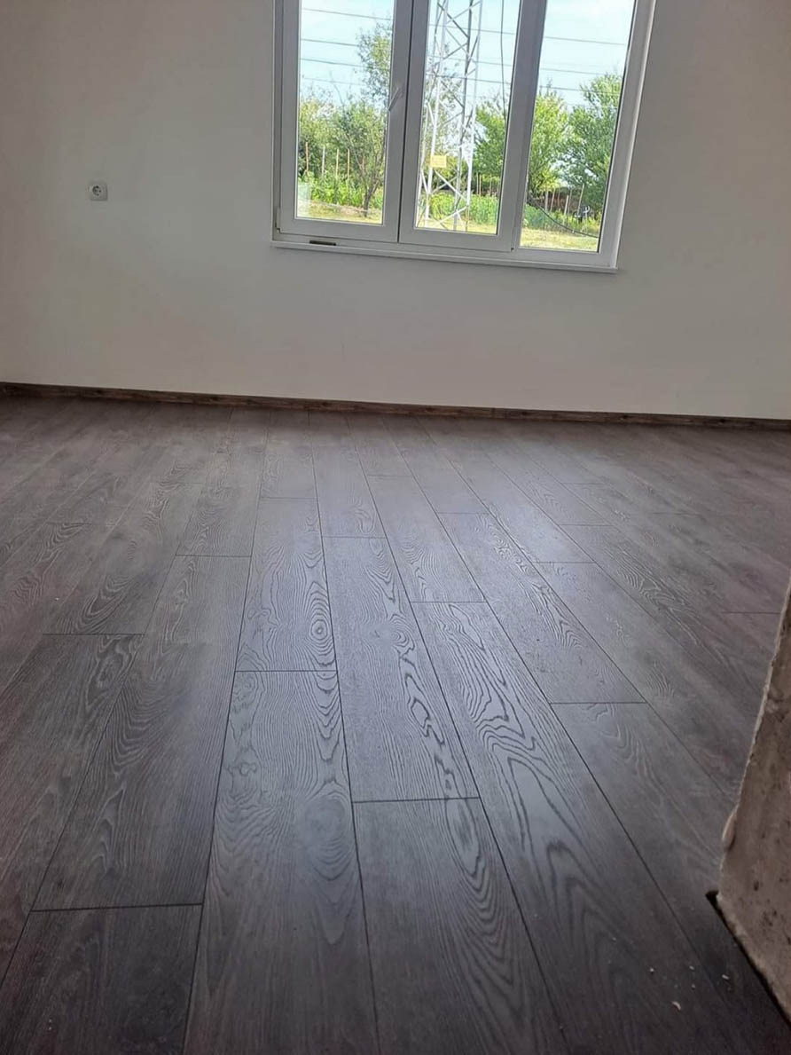 ламиниран паркет PRK901 и первази SLK50