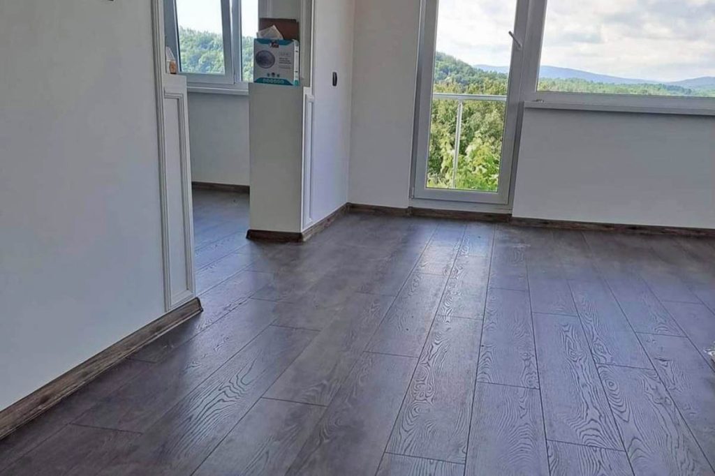ламиниран паркет PRK901 и первази SLK50