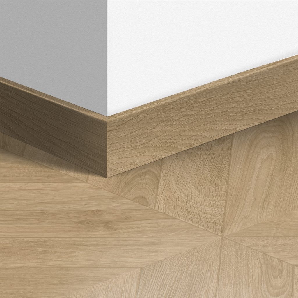 4160-77 Перваз MDF Quickstep 4160 Шеврон дъб светлокафяв 77x14мм QSPSKR04160 2.40м - Image 1