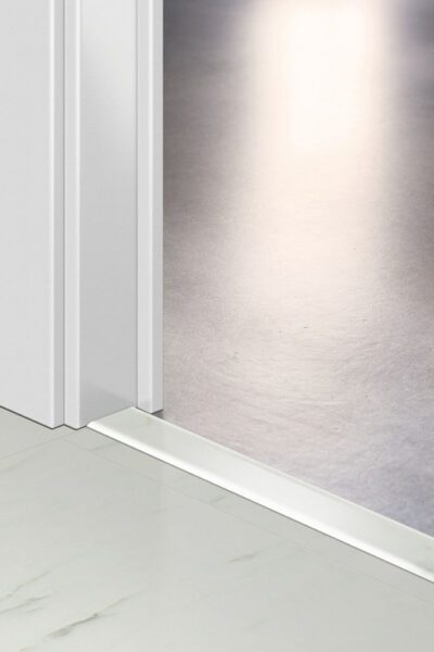 Лайстна PVC Incizo 40136 Бял мрамор Карара QSVINCP40136 2.00м