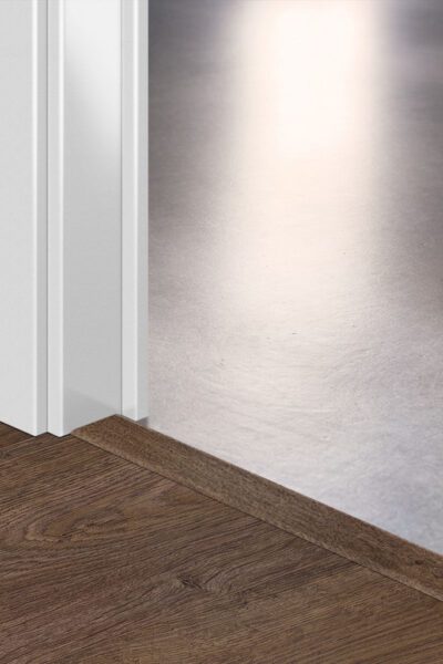 Лайстна PVC Incizo 40199 Дъб есен шоколад QSVINCP40199 2.00м