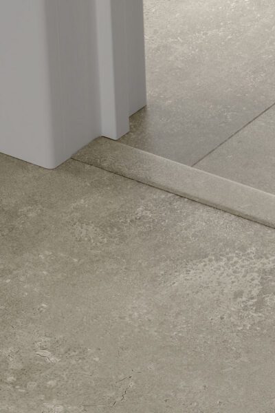 Лайстна PVC Incizo 40273 Мътен бетон QSVINCP40273 2.00м