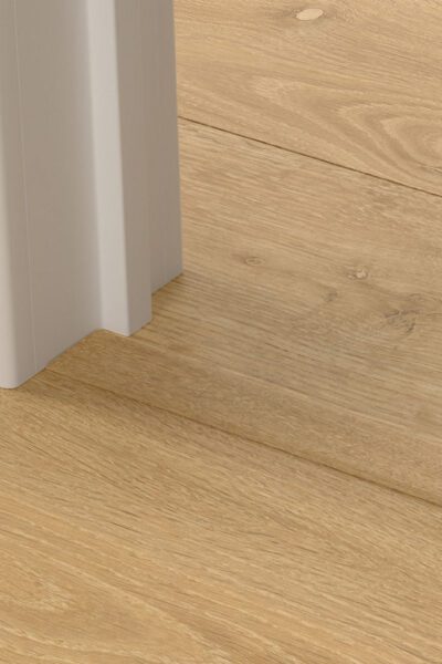 Лайстна PVC Incizo 40316 Елегантен дъб натурален QSVINCP40316 2.00м