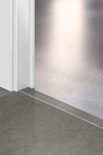 Лайстна PVC Incizo 40051 Тъмносив бетон QSVINCP40051 2.00м